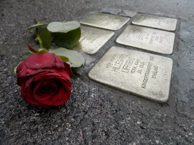 Stolpersteine mit Rose